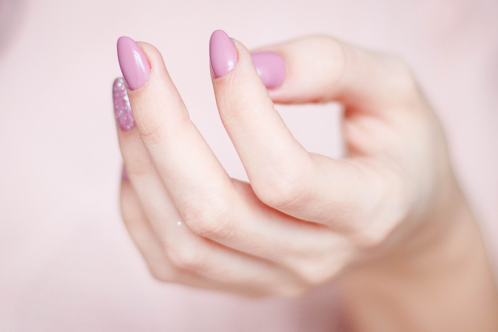 blush nails